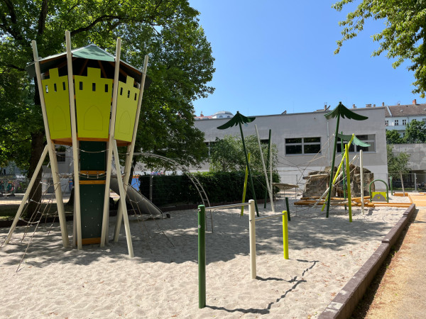 Spiel Bau Spielplatz 4527