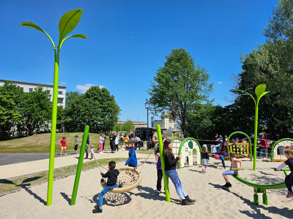 Spiel Bau Spielplatz 4585