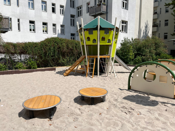 Spiel Bau Spielplatz 4519
