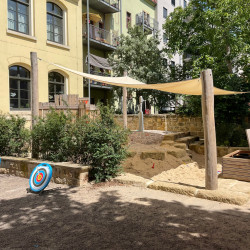 Planex Sonnensegel in Grundschule 4611