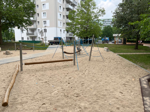 Spiel Bau Spielplatz 4764