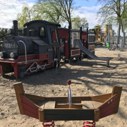 Spielart Lokomotive Spielgerate Wackelboot 