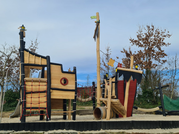 Spielschiff Spielgerate aus Robinienholz 4862