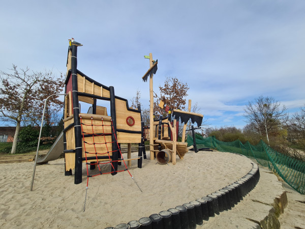 Spielschiff Spielgerate aus Robinienholz 4863