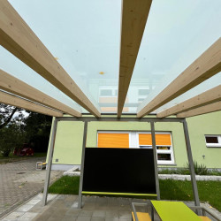 Freiraum Objekte Ney Pergola Uberdachung Sitzgruppe Gunes Klassenzimmer mit Tafel 4999