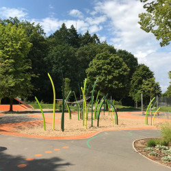 Spiel Bau Grasart Design Spielplatz Edelstahl Graser geschwungene Pfosten 4986