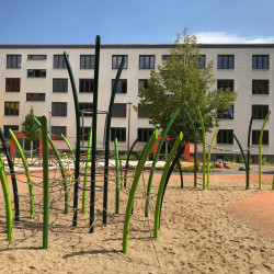 Spiel Bau Grasart Design Spielplatz Edelstahl Graser geschwungene Pfosten 4987