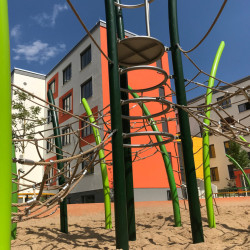 Spiel Bau Grasart Design Spielplatz Edelstahl Graser geschwungene Pfosten 4992