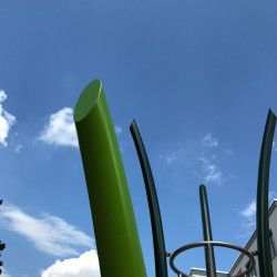 Spiel Bau Grasart Design Spielplatz Edelstahl Graser geschwungene Pfosten 4993