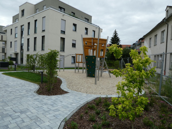 Spiel Bau Spielkombination Spielplatz Edelstahl Kletterwand Hangelleiter