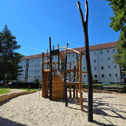 Spielart Kletteranlage Bauchschaukel Spielplatz