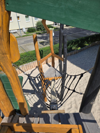 Spielart Kletteranlage Wackelbrucke