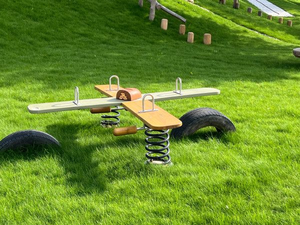 Spielart Spielplatz Themenspielplatz Spielplatzdesign Robinienholz Viererwippe