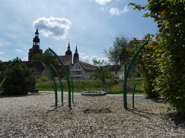 Spiel Bau Grasart Design Spielplatzdesign Nestschaukel