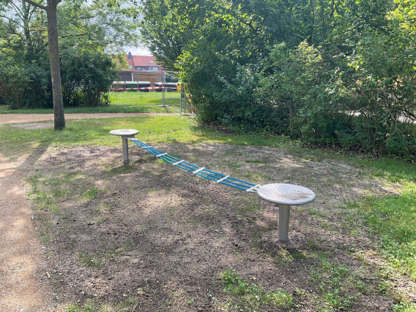 Spiel Bau Slackline Spielplatz