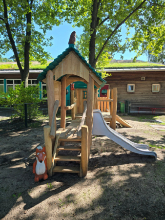 Spielart Baumhaus U3 Rutschenhauschen1