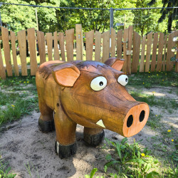 Spielart Spielfigur zum Sitzen Wildschwein Robinienholz