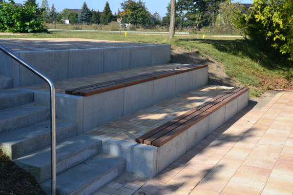 Freiraum Objekte Ney Bankauflagen Sitzauflagen Mauer Schulhof 5247