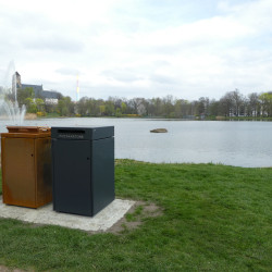 Chemnitz Schlossteichinsel Grillkohlebehalter und Pizza Karton   5355