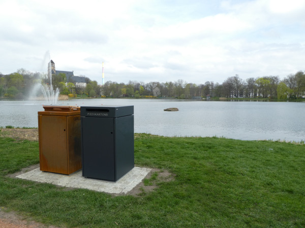 Chemnitz Schlossteichinsel Grillkohlebehalter und Pizza Karton   5355