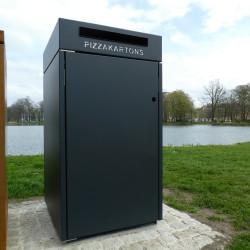 Chemnitz Schlossteichinsel Grillkohlebehalter und Pizza Karton   5358