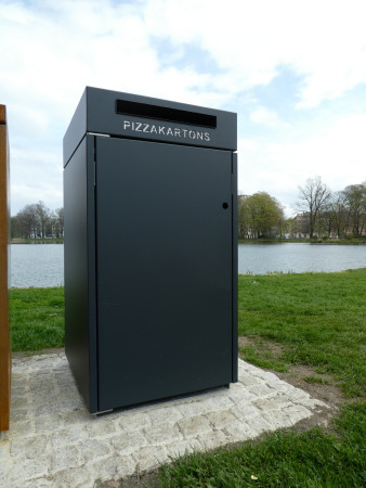 Chemnitz Schlossteichinsel Grillkohlebehalter und Pizza Karton   5358