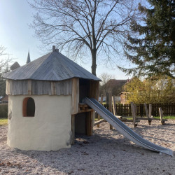 Spielhaus Spielplatzdesign individuell Rutschenhaus Muhle Glasfaserbeton Holz 5318